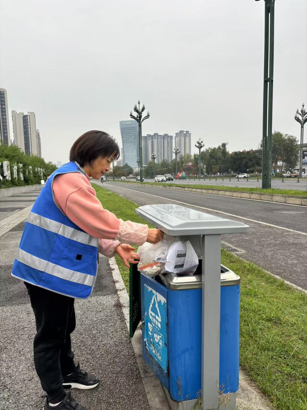 加強重點(diǎn)街道巡查上報，提升城市管理水平