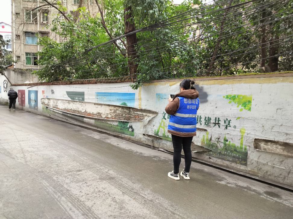 智慧城管助力城市“顏值”提升，臨街廣告安全隱患無(wú)處遁形
